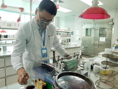 中山最美科技工作者⑨ 馮文照:從零開始研發(fā),突破國(guó)產(chǎn)油墨技術(shù)瓶頸